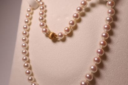 Collier de perles de cultures.