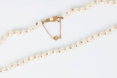 Collier en perles de cultures, fermoir or....