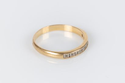 Wedding ring in yellow gold set with 9 small...
