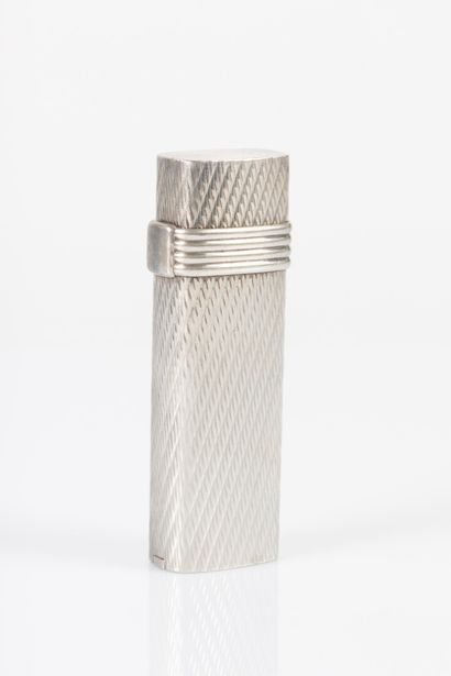 Christian DIOR. Briquet en métal argenté...