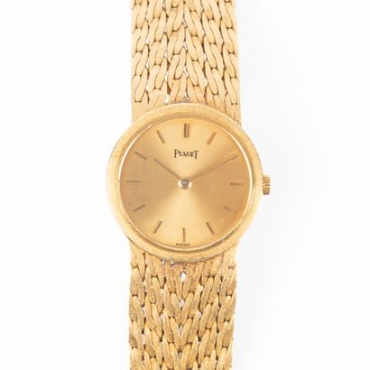 PIAGET. Montre de dame en or jaune, bracelet...