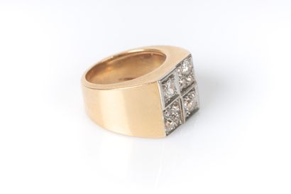 Bague chevalière en or jaune 18K 750 millièmes...