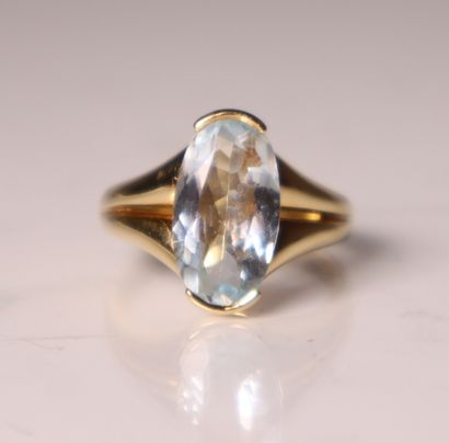 Yellow gold ring with an aquamarine. TDD...