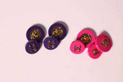 CHANEL. 2 paires de boutons de manchette....