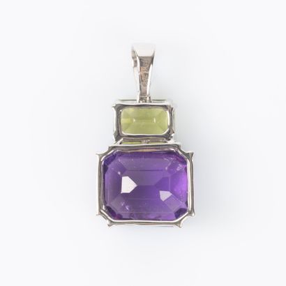 Pendentif en or blanc 750°/.(18K) 2g75 orné...