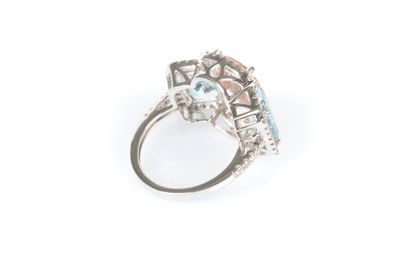 Importante Bague de style Art Déco en or...