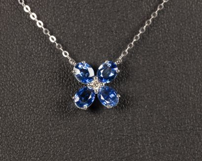 Collier en or blanc 750°/.(18K) 1g90 orné...