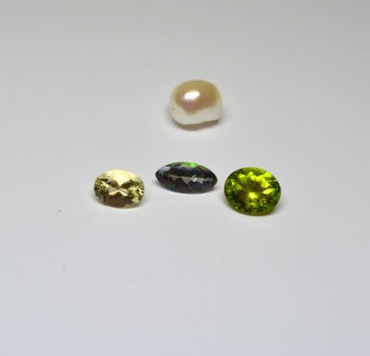 Lot de pierres fines pesant 7,38 carats....