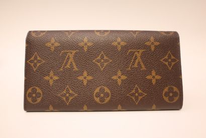 LOUIS VUITTON. Portefeuille en toile monogrammée....