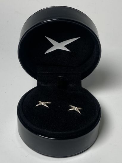MAUBOUSSIN. Paire de boucles d'oreilles en...