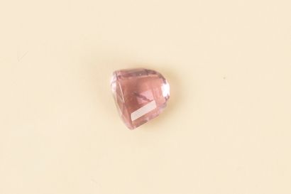 Spinelle rose taille ovale 1.01 ct sous certificat...