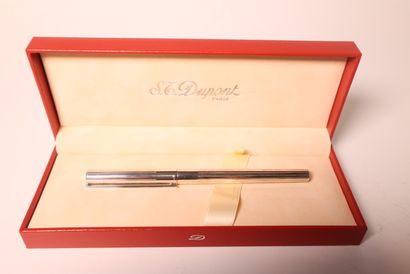 DUPOND. Stylo bille avec son écrin d'origine....
