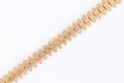 Collier en or jaune. Longueur 48 cm. 34,39...