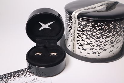 MAUBOUSSIN. Paire de boucles d'oreilles en...