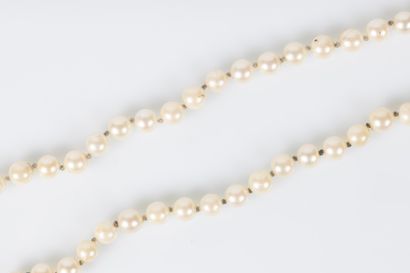Collier en perles de cultures, fermoir or....