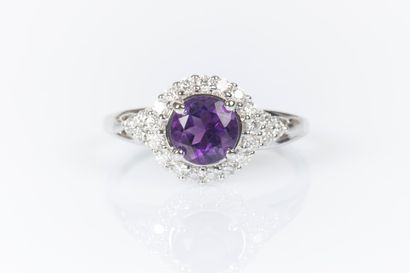 Ring in white gold 750°/.(18K) 2g85, set...