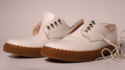 PARABOOT. Paire de derbies en cuir grainé...