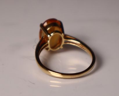 Yellow gold ring with a citrine. TDD 54....