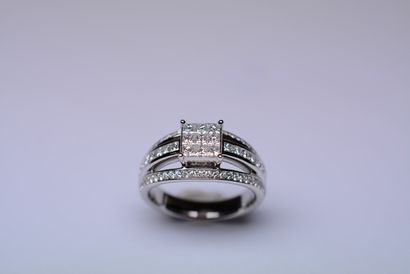 Bague en or blanc triple anneau sertie en...