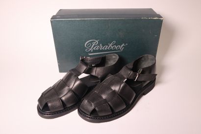 PARABOOT. Paire de sandales en cuir grainé...