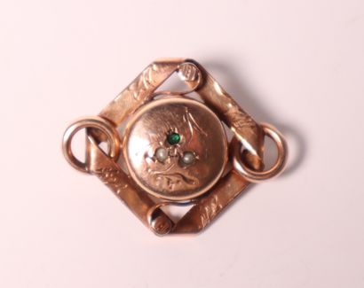 Pink gold brooch. 3.20g gross