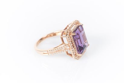 Art Deco style ring with cut sides in 18K...