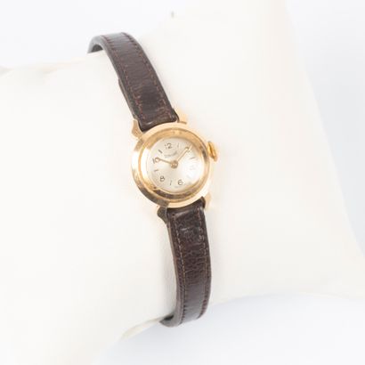 Montre de dame, boitier en or jaune, bracelet...