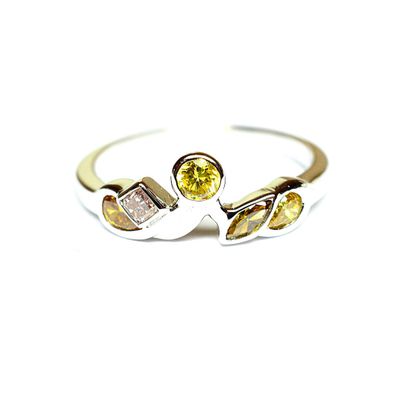White gold ring set with 5 natural color...