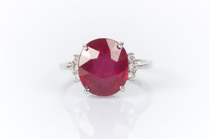Ring in white gold 750°/.(18K) 3g85 set with...