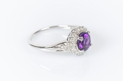Ring in white gold 750°/.(18K) 2g85, set...
