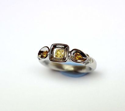 Ring in brushed white gold set with 3 natural...