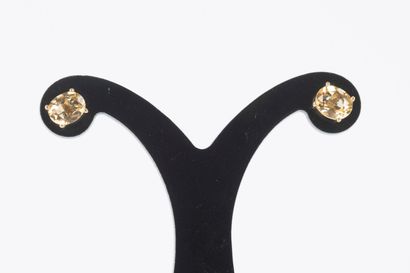 Paire de boutons d'oreilles en or blanc 750°/.(18K)...