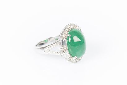 Bague en or blanc 750°/.(18K) 8g40 ornée...
