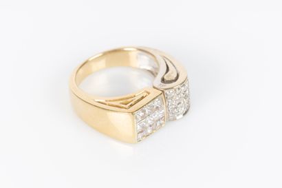 Bague de style Tank en or jaune et gris 18K...