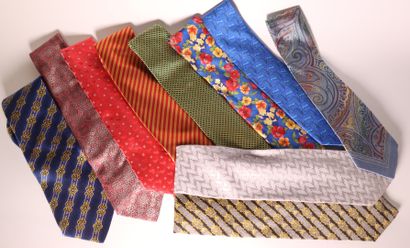 Ensemble de 10 cravates, dont : KENZO, LACROIX,...