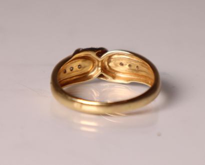 Yellow gold ring with small diamond roses....