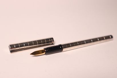 DUPOND. Stylo plume avec son écrin d'origine....