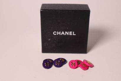 CHANEL. 2 paires de boutons de manchette....