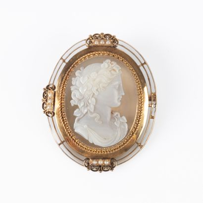 Broche camée coquillage à profil de femme...