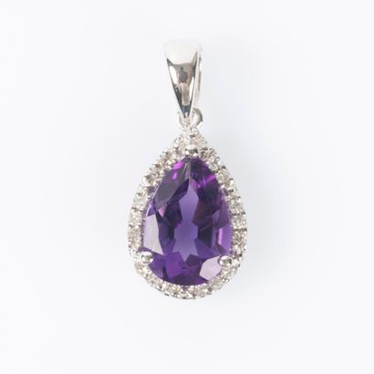 Pendentif Poire en or blanc 750°/.(18K) 1g...