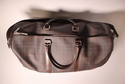 BURBERRYY. Sac de voyage en toile enduite....