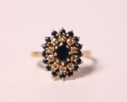 Bague marguerite en or jaune ornée de 10...