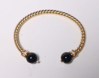 Rigid bracelet in twisted gold finished by...