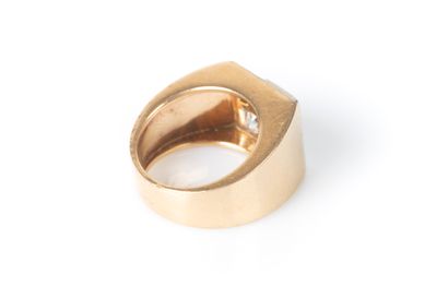 Bague chevalière en or jaune 18K 750 millièmes...