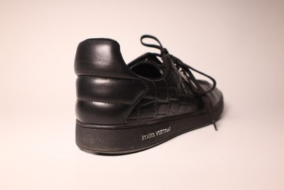 Louis VUITTON. Paire de sneakers imitation...