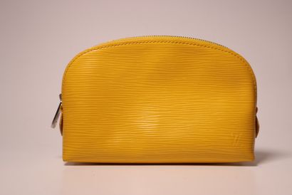 LOUIS VUITTON. Pochette en cuir jaune.