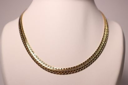 Gold necklace with curb chain. 21,68 g