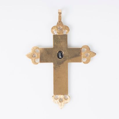 Importante croix en or jaune 18K 750 millièmes,...