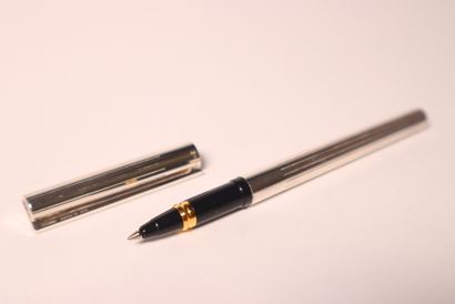 DUPOND. Stylo bille avec son écrin d'origine....