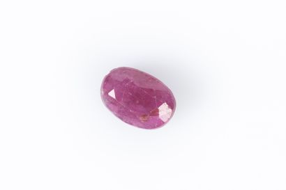 Rubis ovale sur papier. 1,14 carat. 